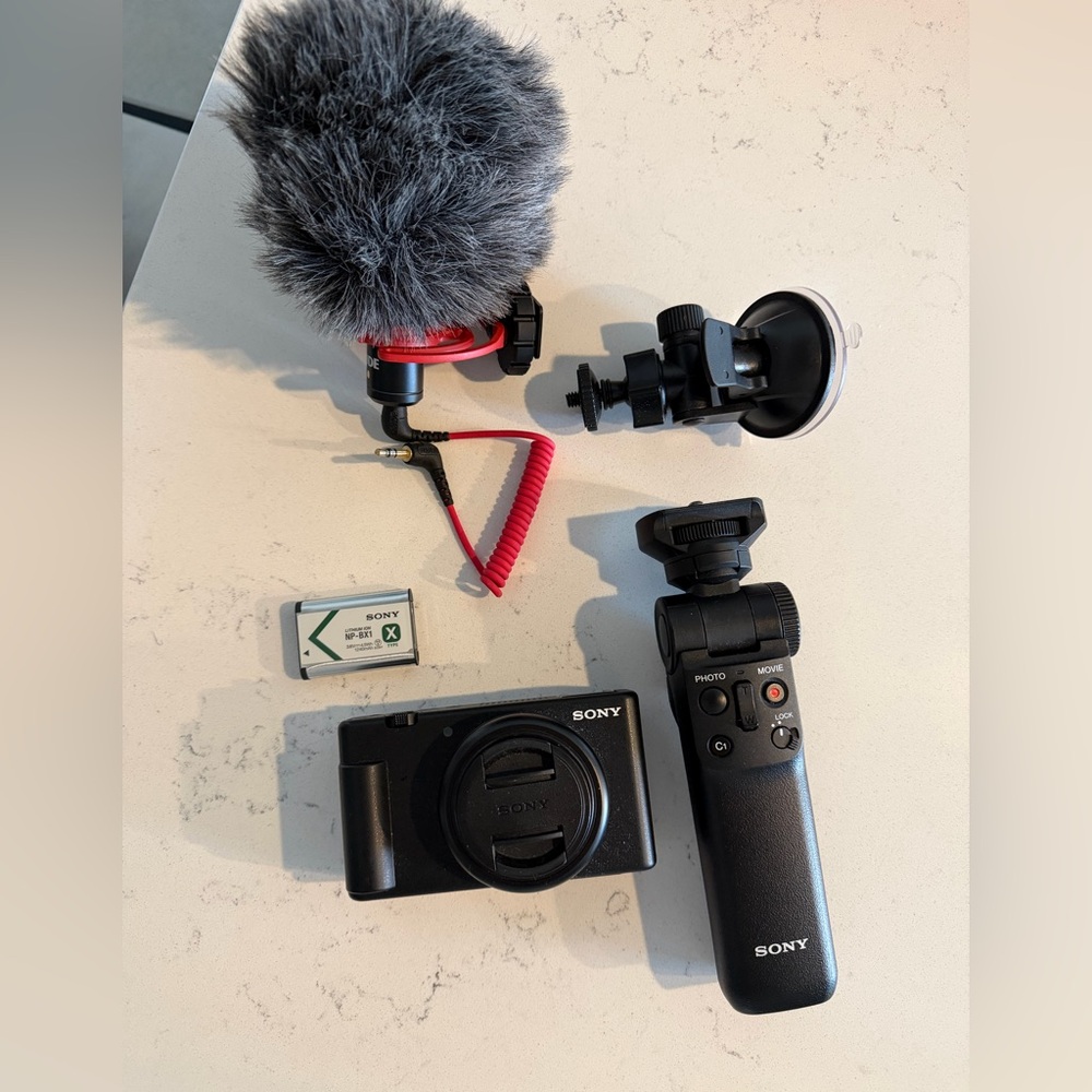 Sony - ZV-1F Vlog Camera for Content Creators and Vloggers - Black